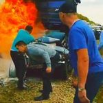 Facet uwięziony w płonącym aucie, smaży się żywcem i nie można mu pomóc