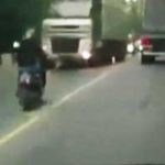 Kobieta usnęła podczas jazdy na skuterze.