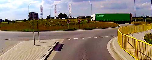 Zderzenie z busem na rondzie