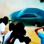 Spektakularne efekty driftu – wszyscy wyrzuceni z dachującego auta.