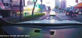 Świr w swoim BMW, kończy swój rajd po mieście w dość przewidywalny sposób.