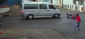 Zginął na motorze, wpadając prosto pod dostawczaka.