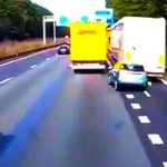 Zmiana pasa na autostradzie bez dostatecznej widoczności.