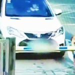 Kobieta traci kontrole nad swoim SUVem, przygniatając do szlabanu faceta, Śmiertelnie.