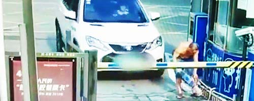 Wypadek przy szlabanie