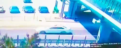 Facet spada na dach auta