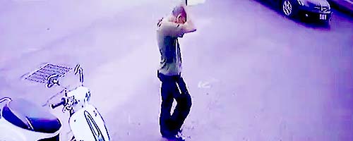 Oblewa się benzyną