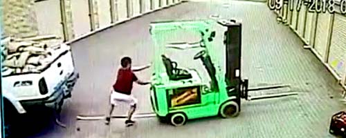 Zmiażdżony przez wózek widłowy