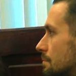 Twarz mordercy, skazanego właśnie na karę dożywotniego więzienia.