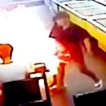 Coś poszło nie tak i klientka restauracji staje żywcem w płomieniach.