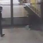 41 letni mężczyzna atakuje bez powodu dziadka, kopiąc go kilkanaście razy w głowę.