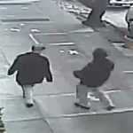 Kobieta pobita na chodniku w San Francisco.