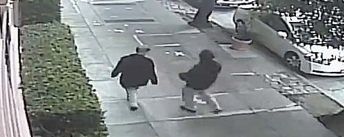 Pobita kobieta na ulicy