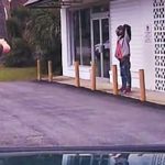 Sięgnął po własny pistolet podczas zatrzymania.