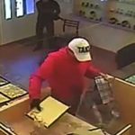 Sprawny napad 3 mężczyzn na jubilera z klientami w środku.