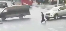 Kiepski dzień – kobieta przejechana na pasach.