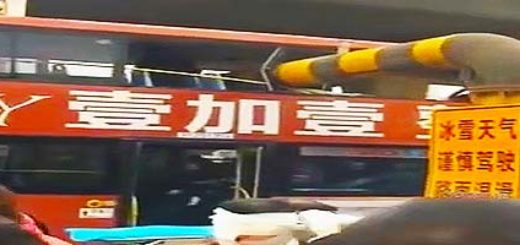 Wypadek piętrowego autobusu