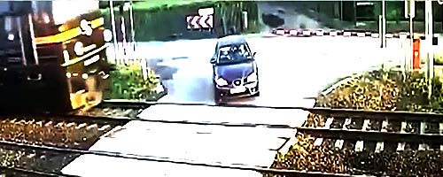 Auto i zamknięty przejazd