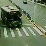 Kobieta potrącona i zrolowana pod autobus.