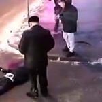 Mercedes w poślizgu, skosił pieszego. Śmiertelnie.