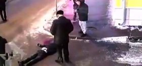 Mercedes w poślizgu, skosił pieszego. Śmiertelnie.