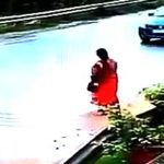 Torebka upuszczona na środku jezdni, to dobry trop na zakończenie swojego życia.