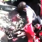 Cały wrak wypełniony żywymi i martwymi.