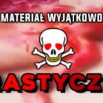 Grad ciosów nożami, po twarzy i klacie. Brrr.