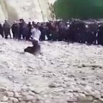 Grad kamieni spada na głowę cudzołożnika.