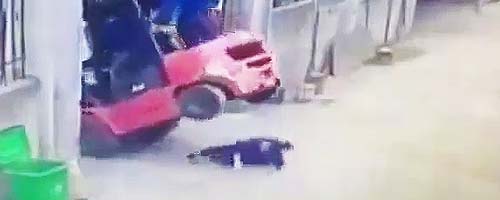 Kobieta i wozek widłowy