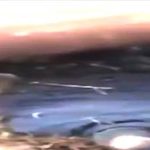 Wow! Ogromny metalowy słup, przygniata mężczyznę.