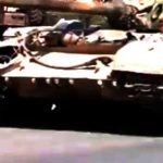 Złapany przez ISIS, skończył przejechany przez czołg.