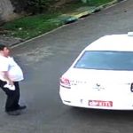 Nie dość, że rąbneli mu taksówkę, to jeszcze…