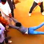 Obicie kijami za nadmierną sympatię do dzieci.