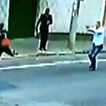 Whops. Facet któremu postanowili rąbnąć furę, okazuje się mieć broń.