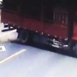 Kask podarowany przez gliniarzy ocalił mu życie.