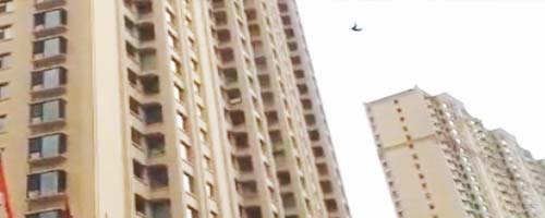 Skok z wysokiego budynku